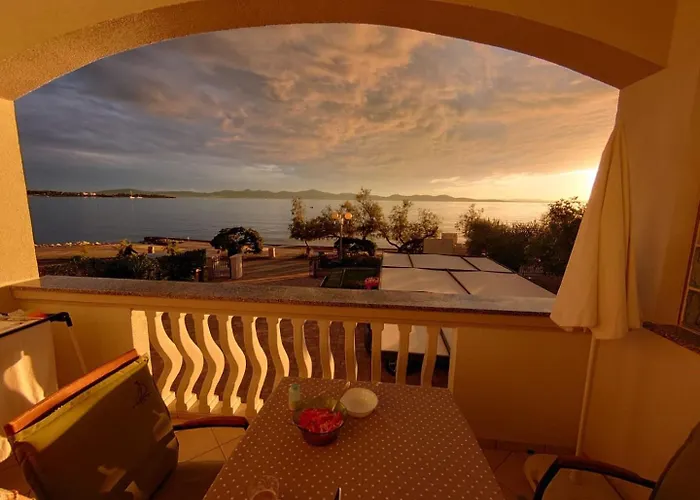 Cloe Apartment